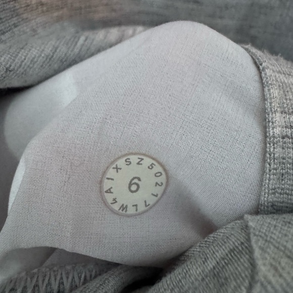 Lululemon Size 6 Minimal Hoodie in
Heathered Power Grey - Picture 6 of 7